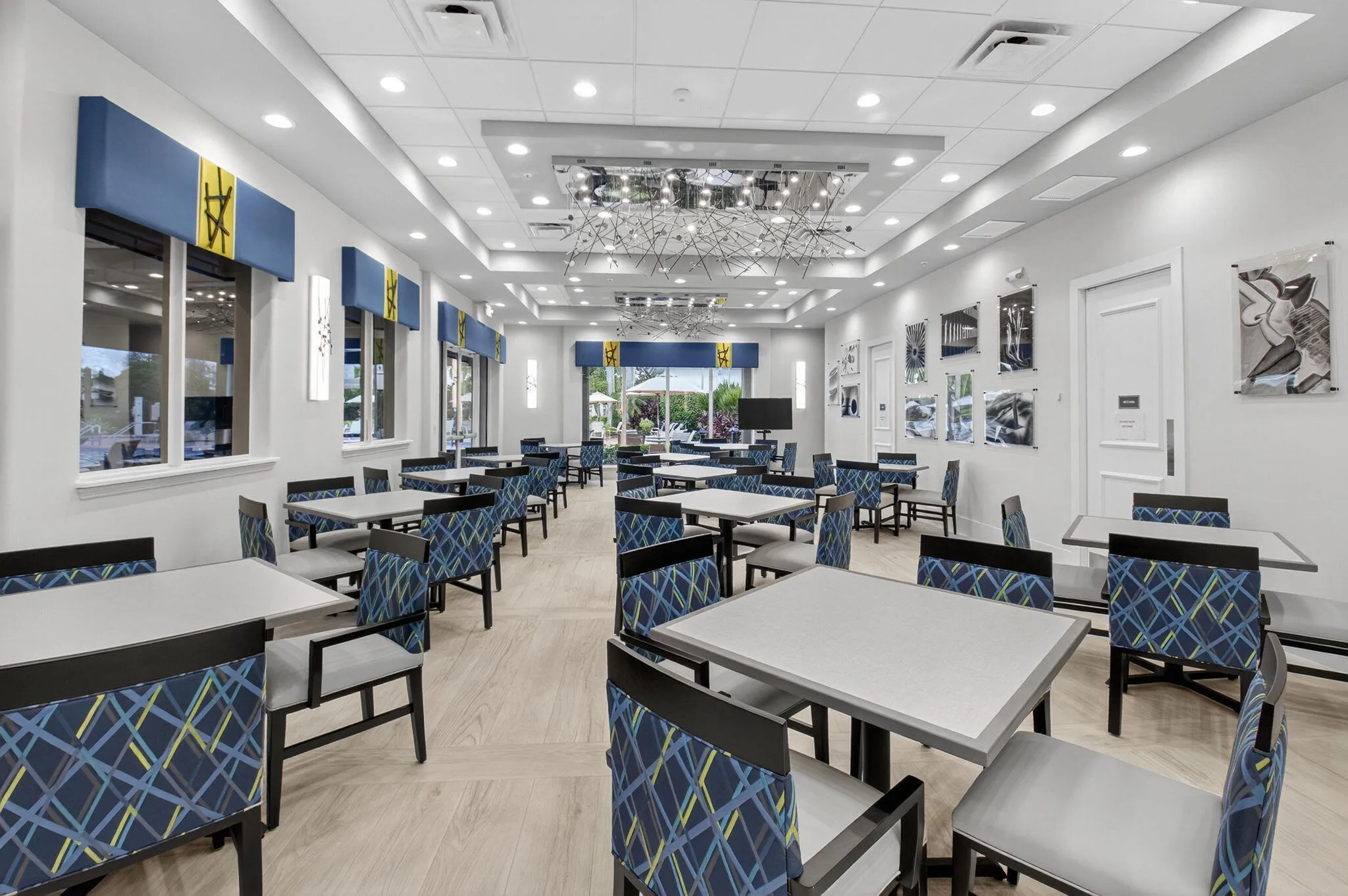 CAFE-INDOOR DINING