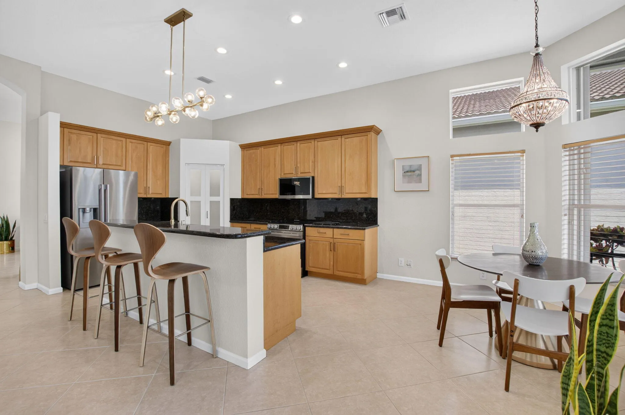 KITCHEN/BREAKFAAST NOOK