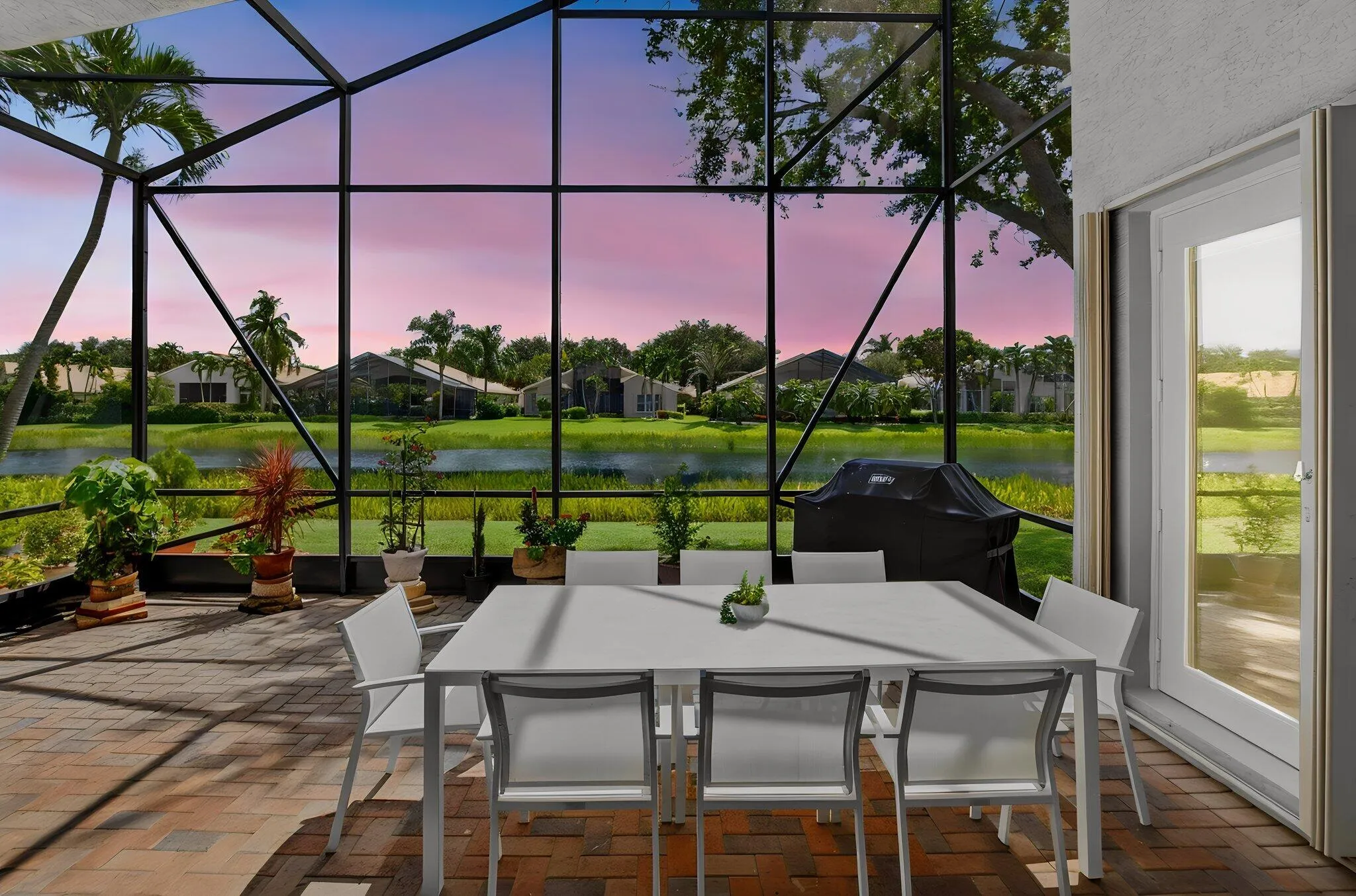 COVERED/SCREENED-IN/EXTENDED LANAI
