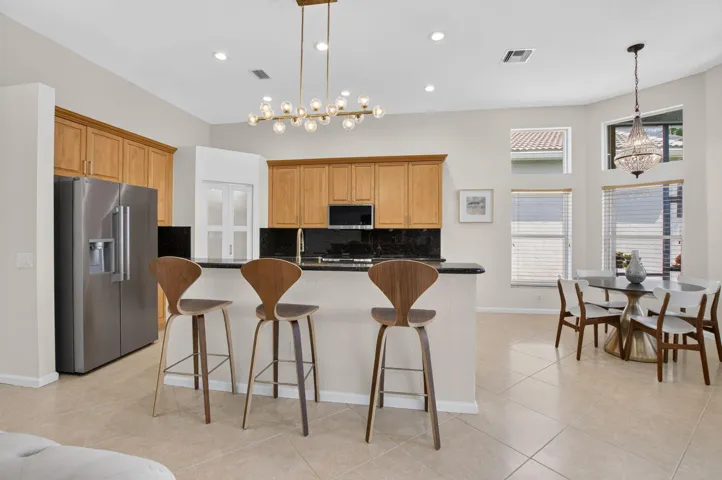 KITCHEN/BREAKFAST NOOK
