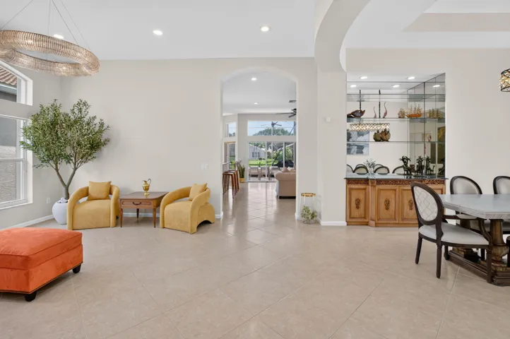 LIVING ROOM/DINING ROOM