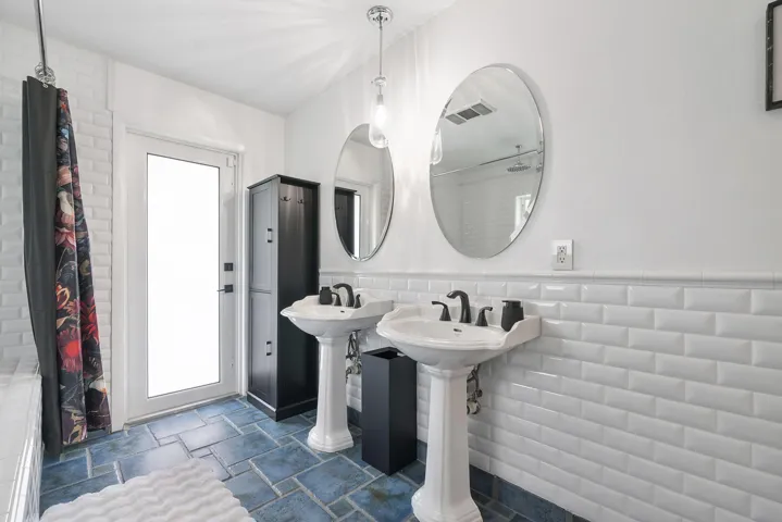 Bathroom 2