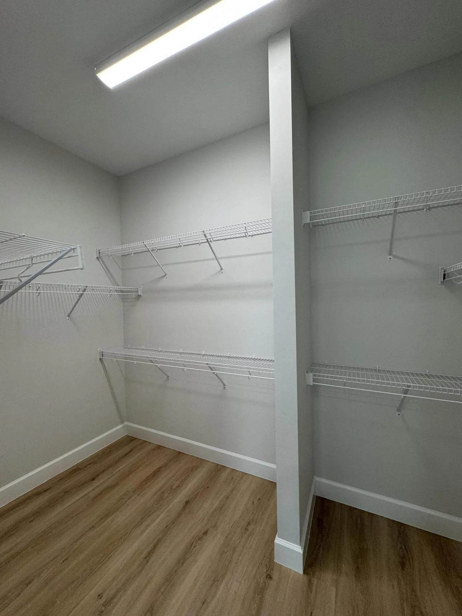 Master Bed Closet Pic 28