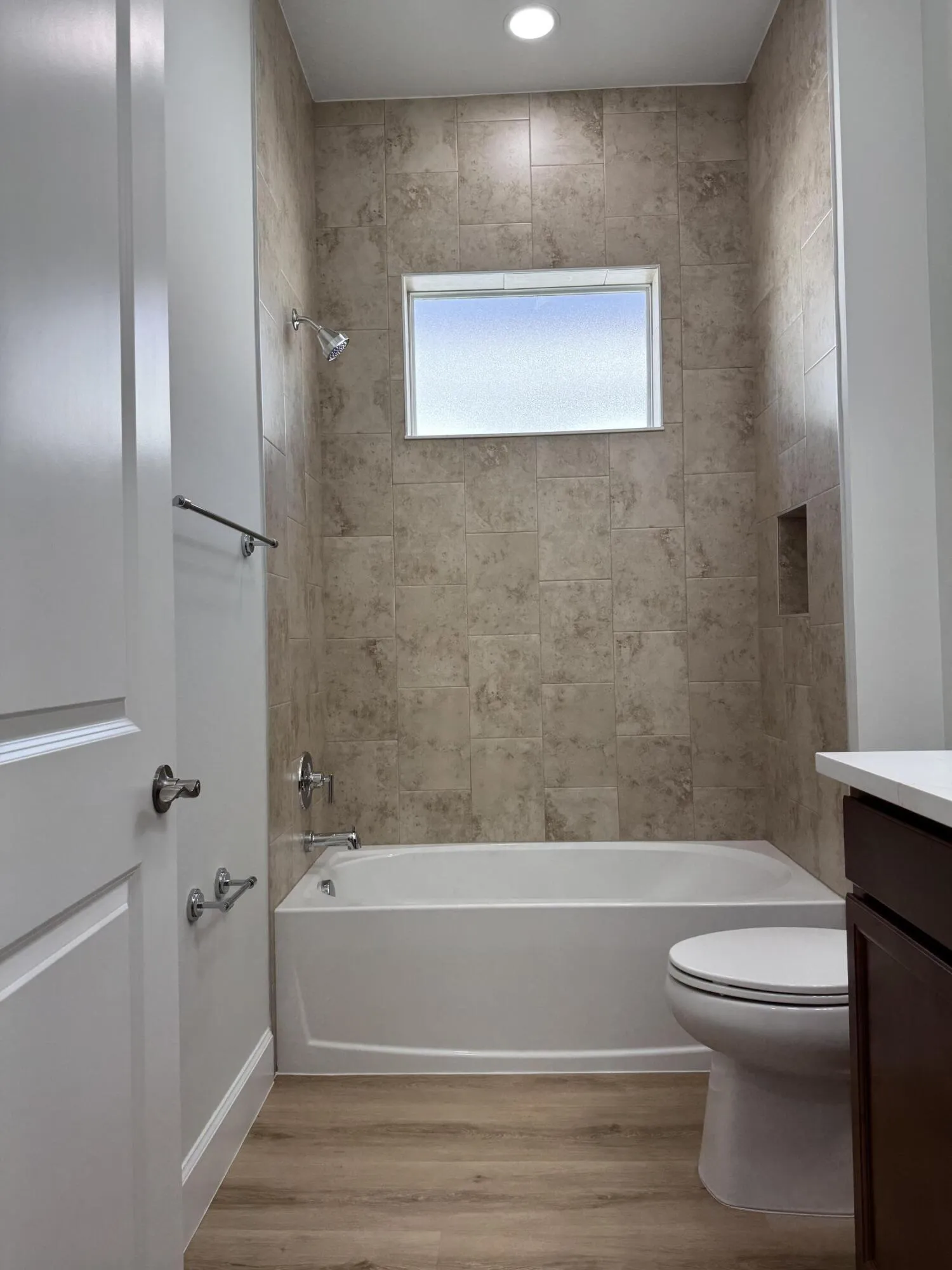 Guest Bath Pic 23