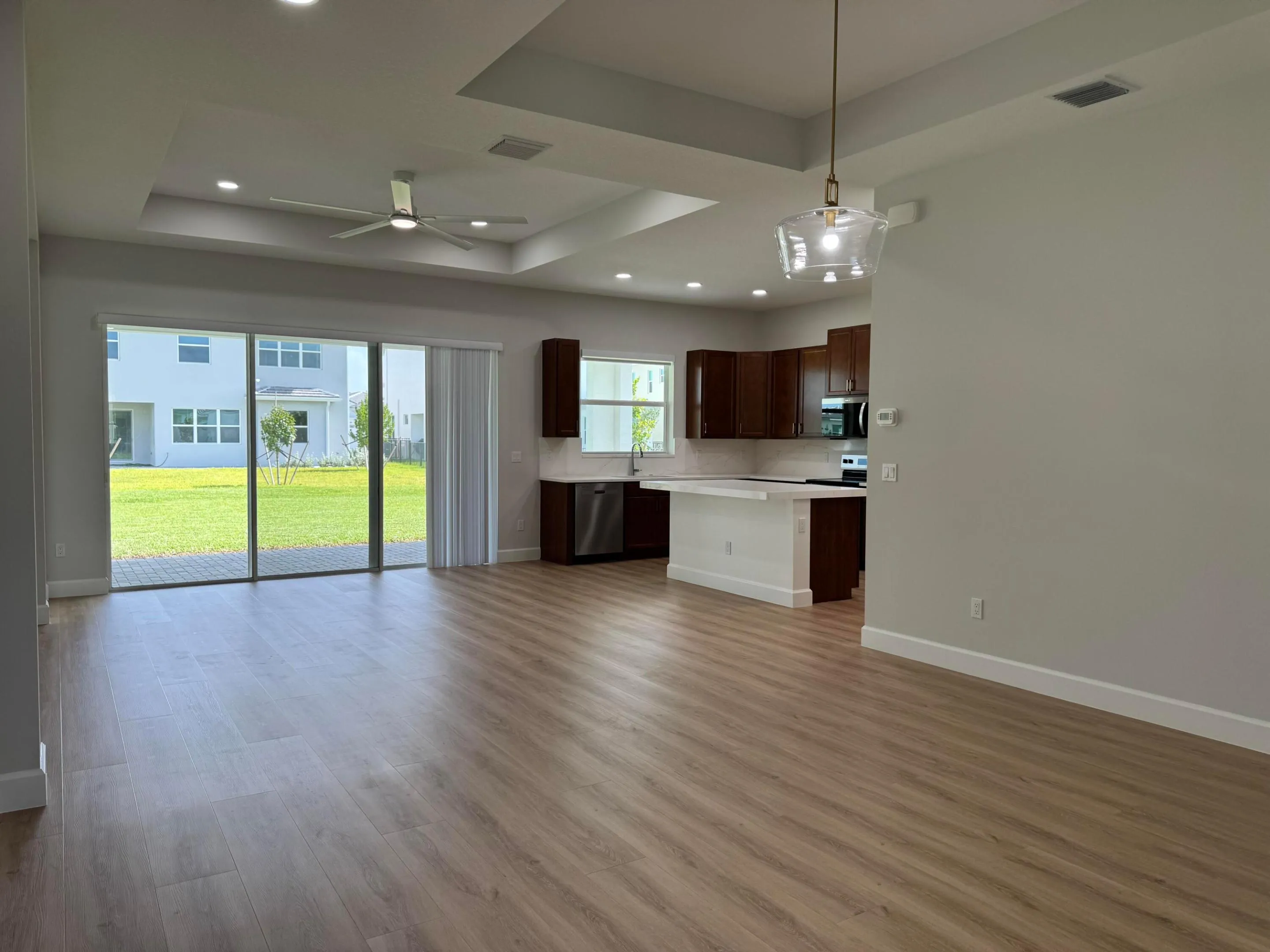 Kitchen Hall Pic 10