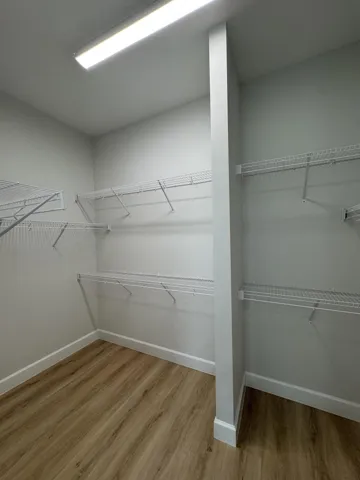 Master Bed Closet Pic 28
