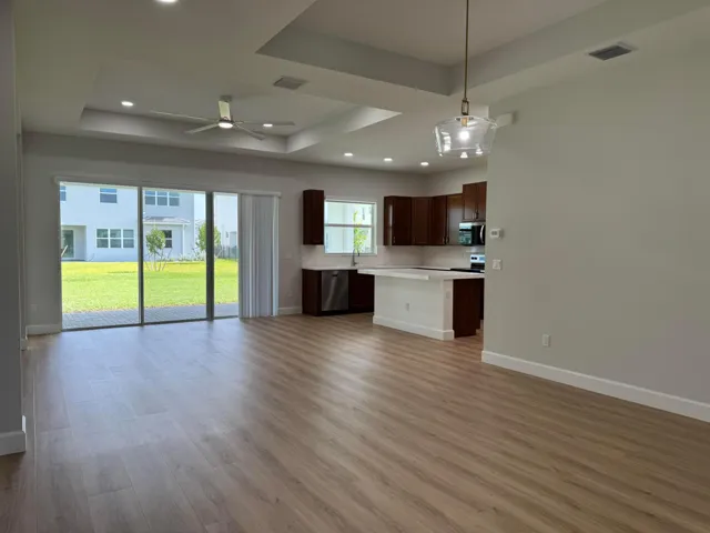 Kitchen Hall Pic 10