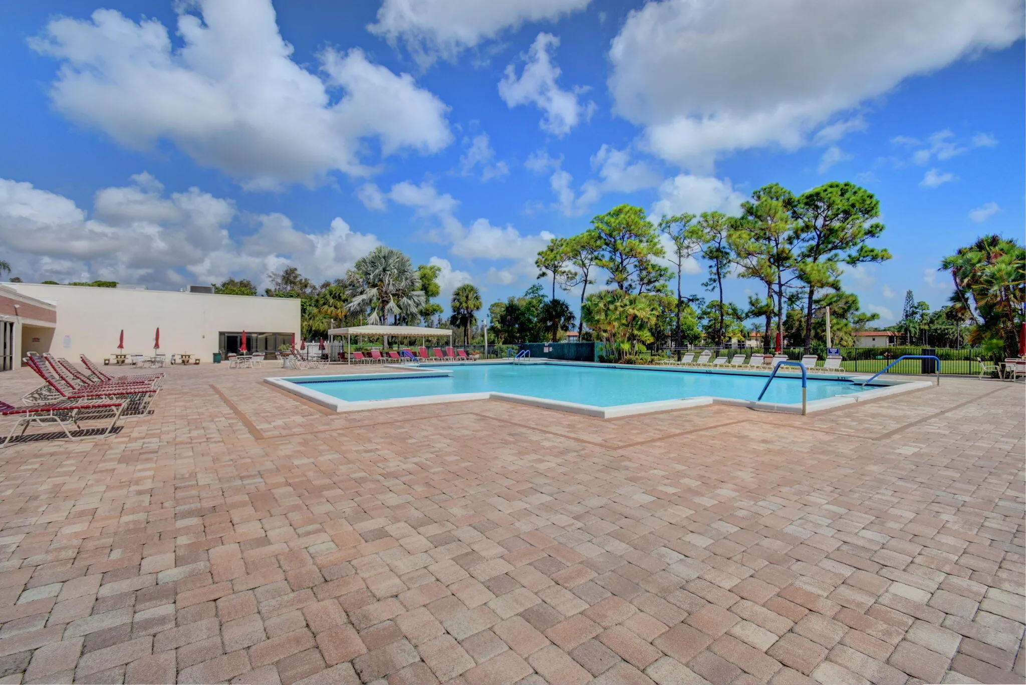 4721 Lucerne Lakes Community Pool