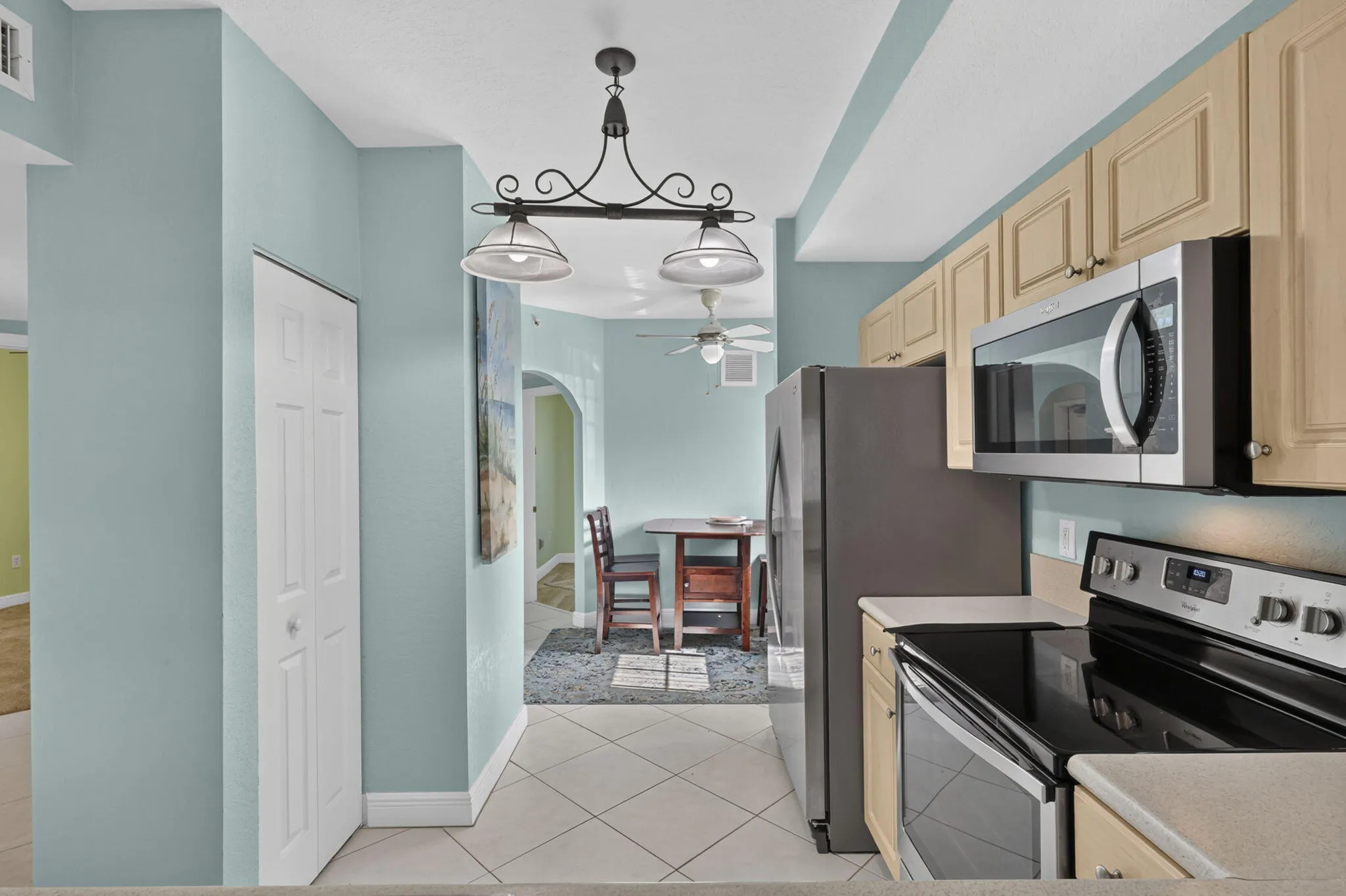 4721 Eat in Kitchen