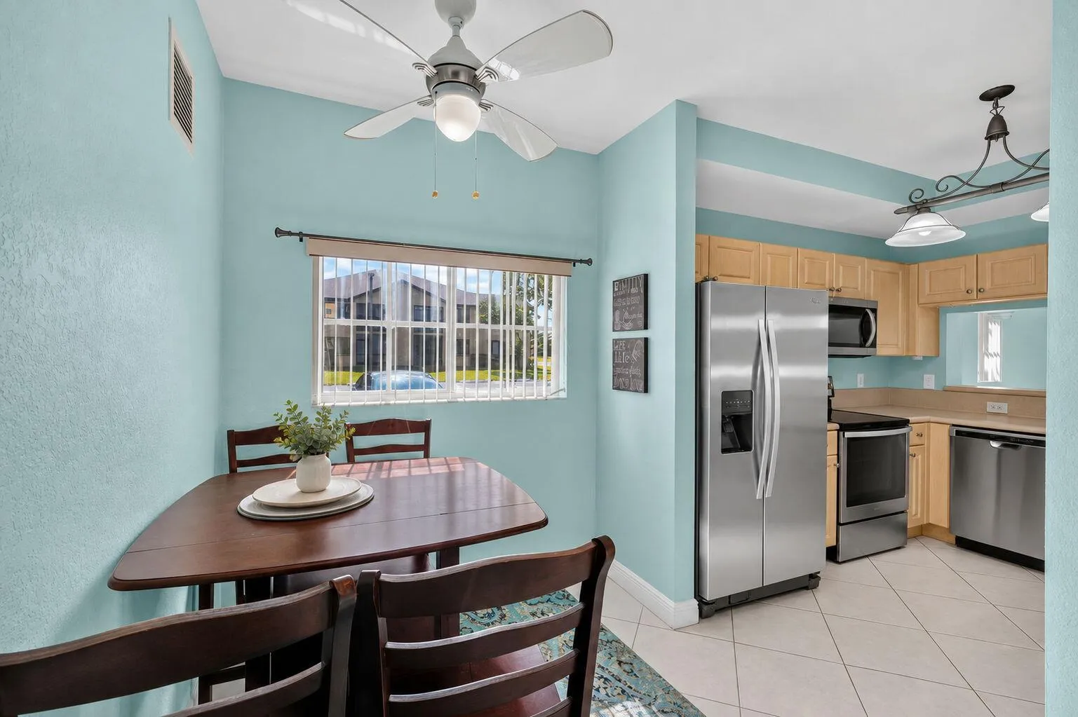4721 Eat In Kitchen