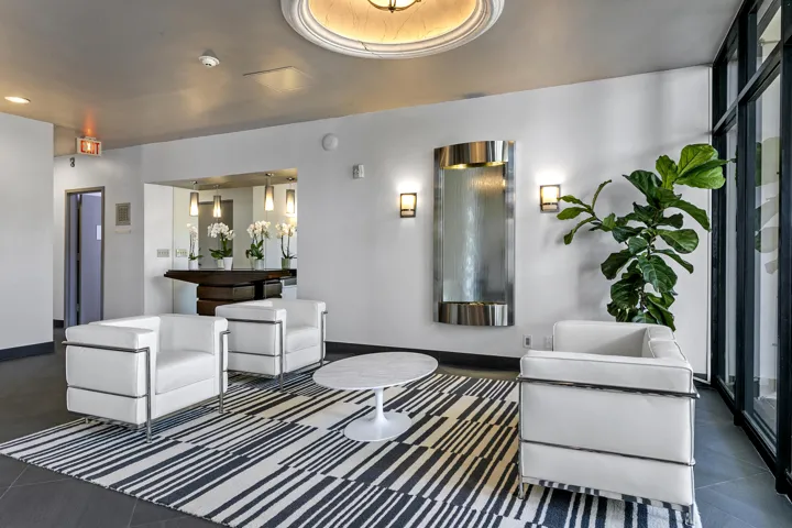 Lincoln_lobby_01