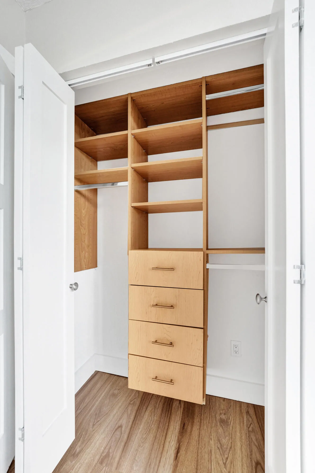 Second bedroom - Custom closet