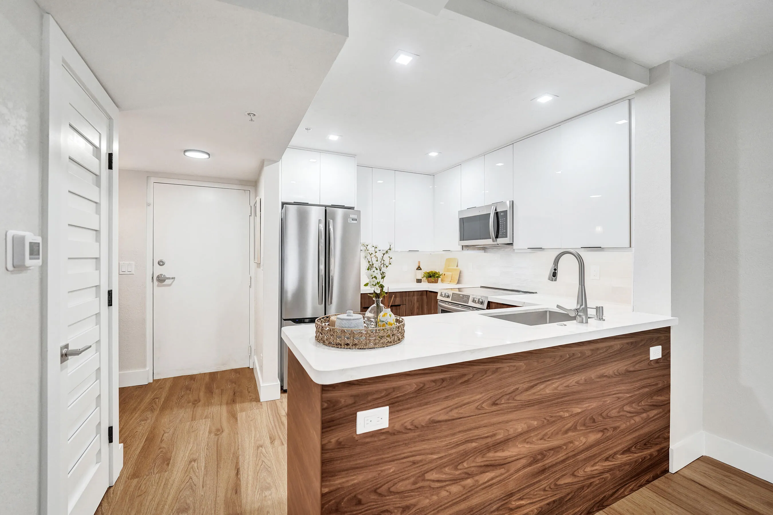 Kitchen - Pull-outs, built-in cutlery drawers and more