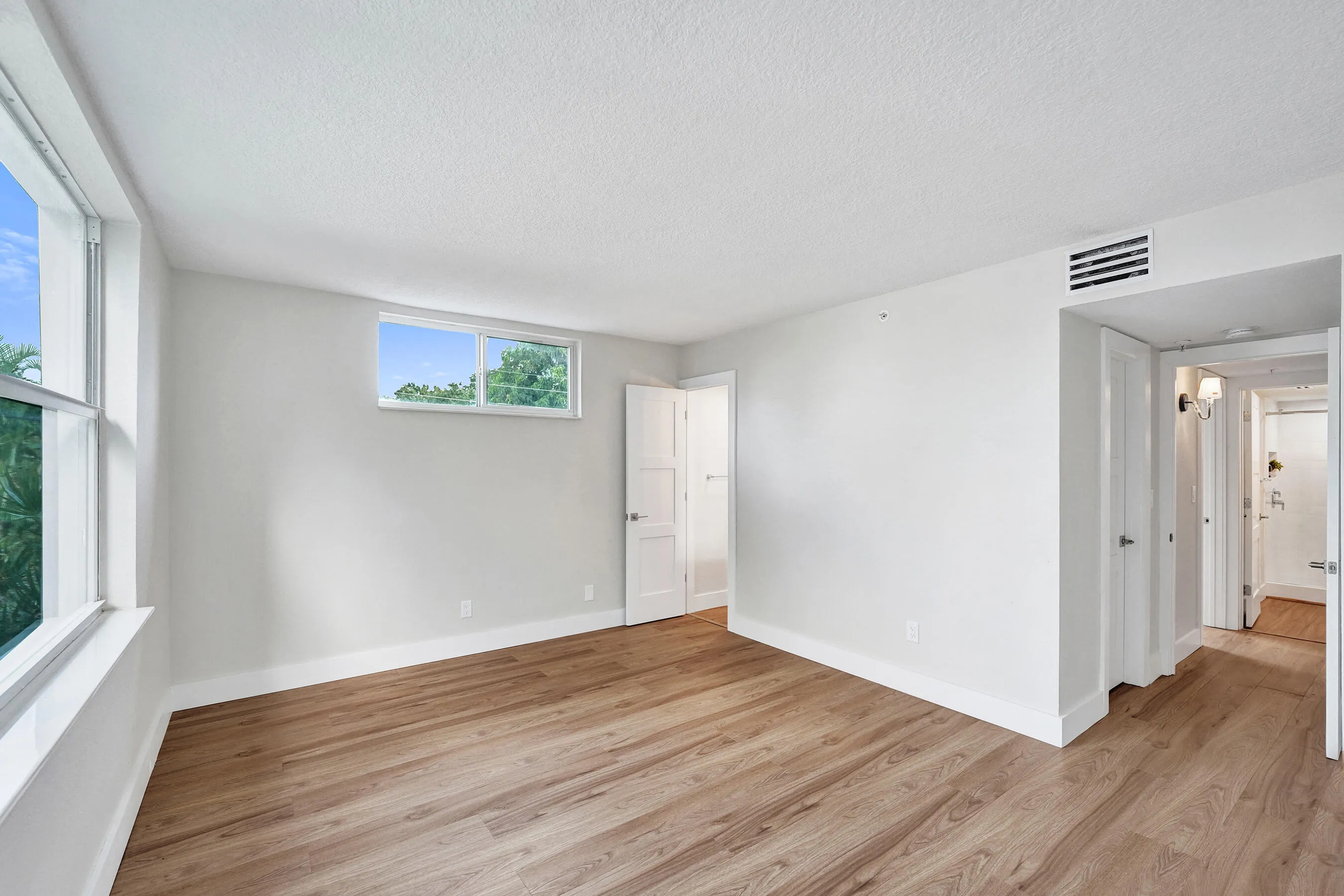 Primary bedroom - Another view
