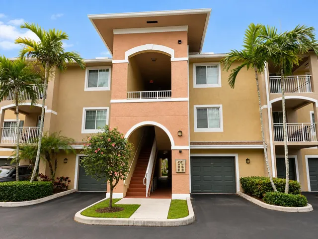 6521 Emerald Dunes Drive 206