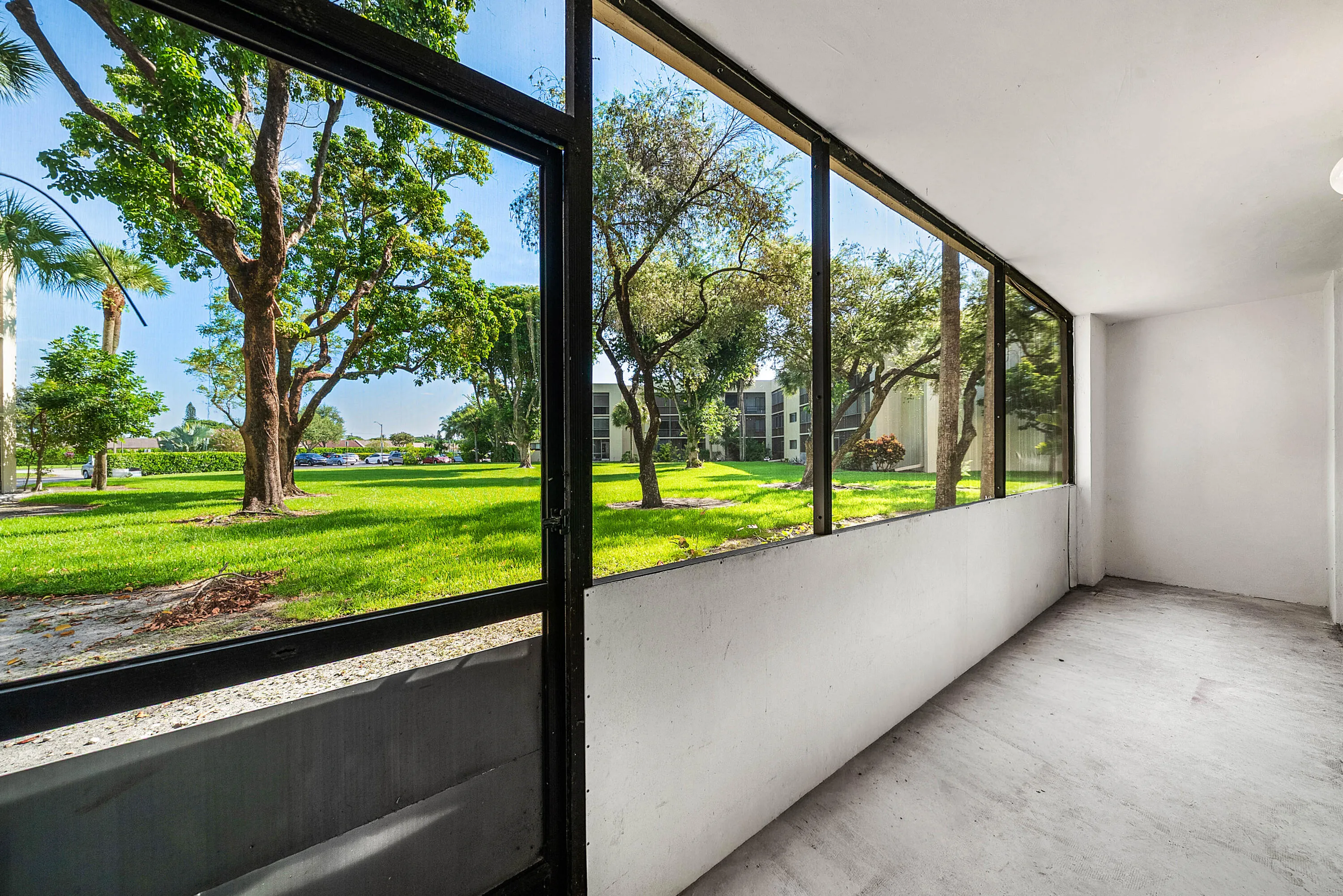 021-5190LasVerdesCircle-105-DelrayBeach-