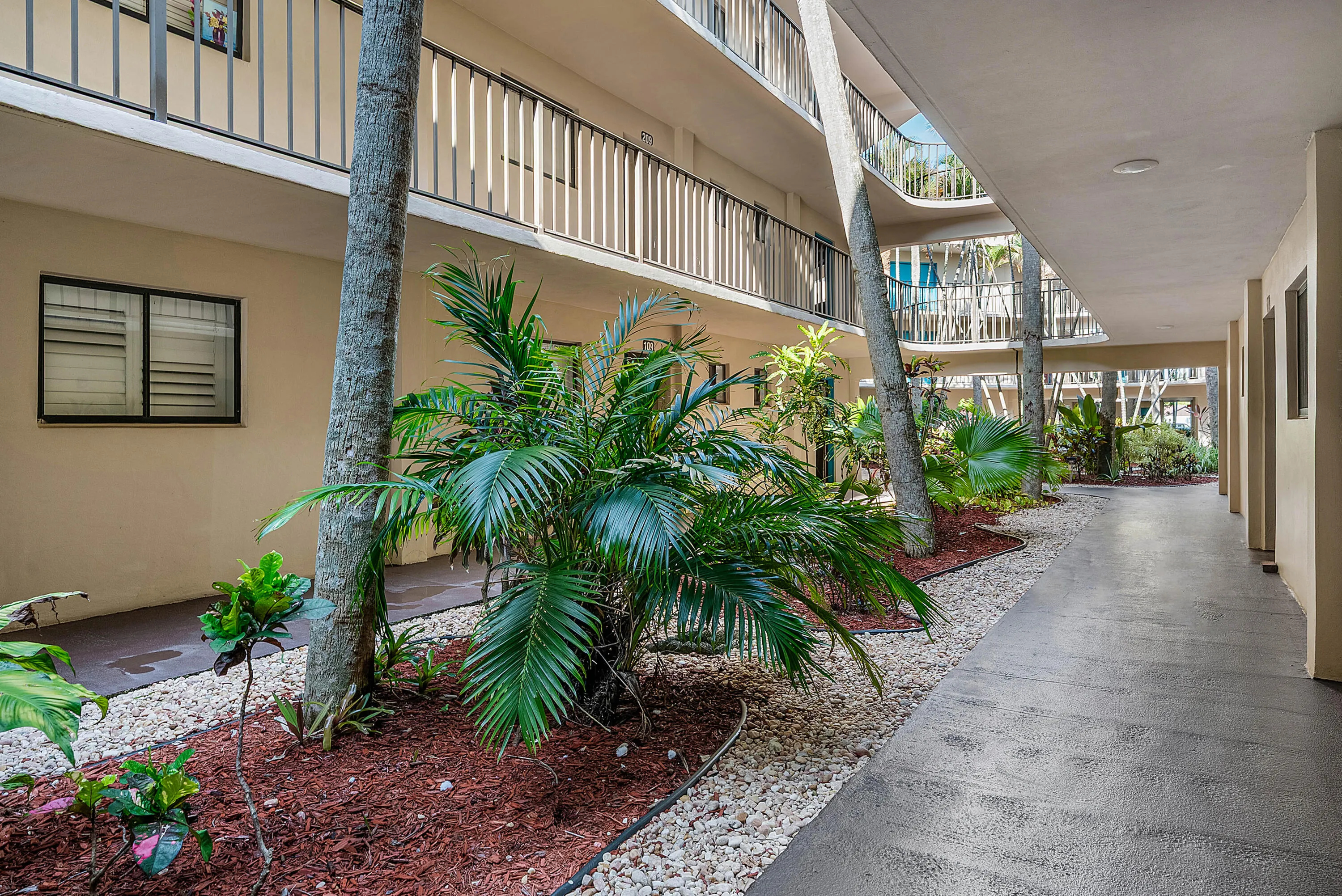 003-5190LasVerdesCircle-105-DelrayBeach-