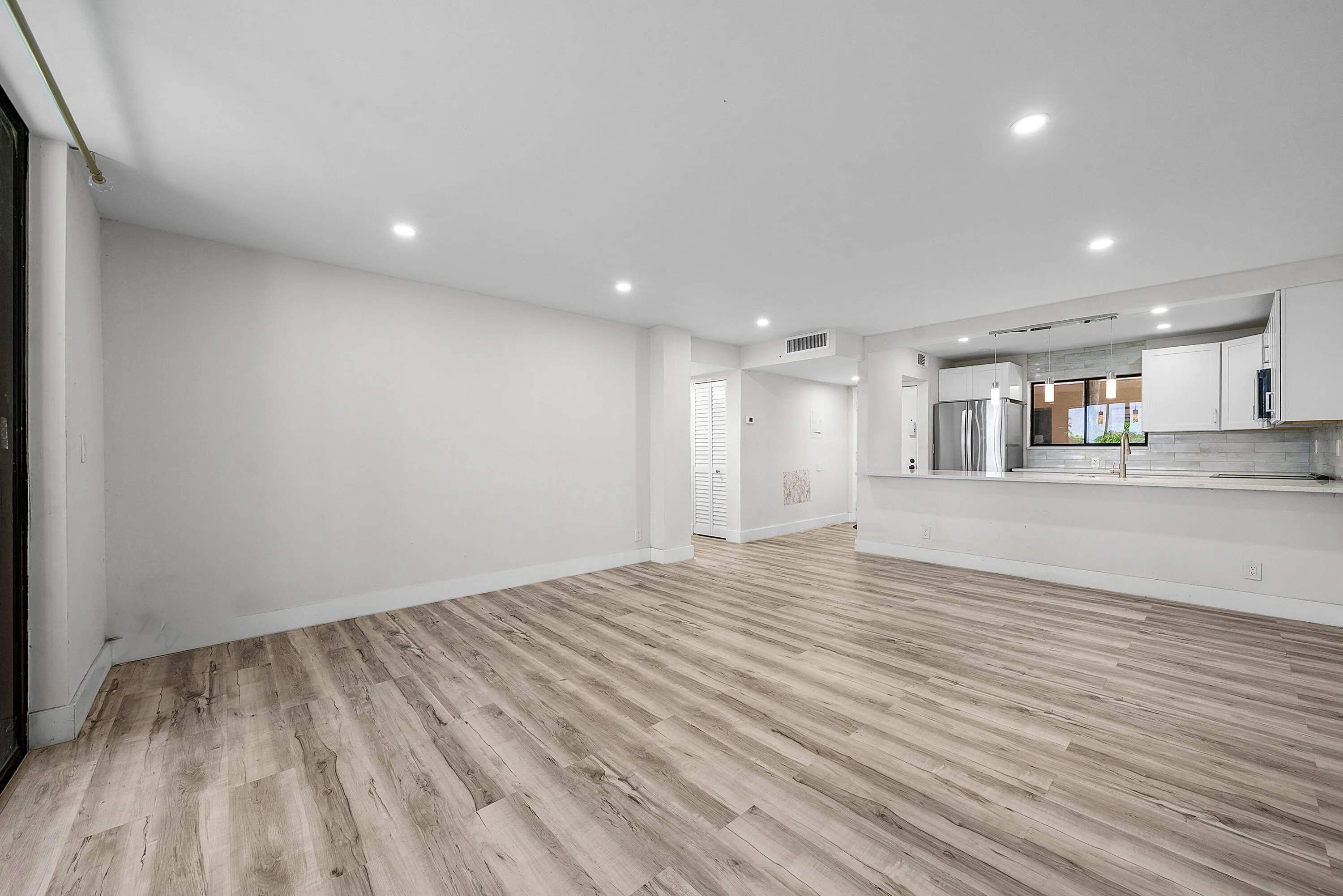 011-5190LasVerdesCircle-105-DelrayBeach-