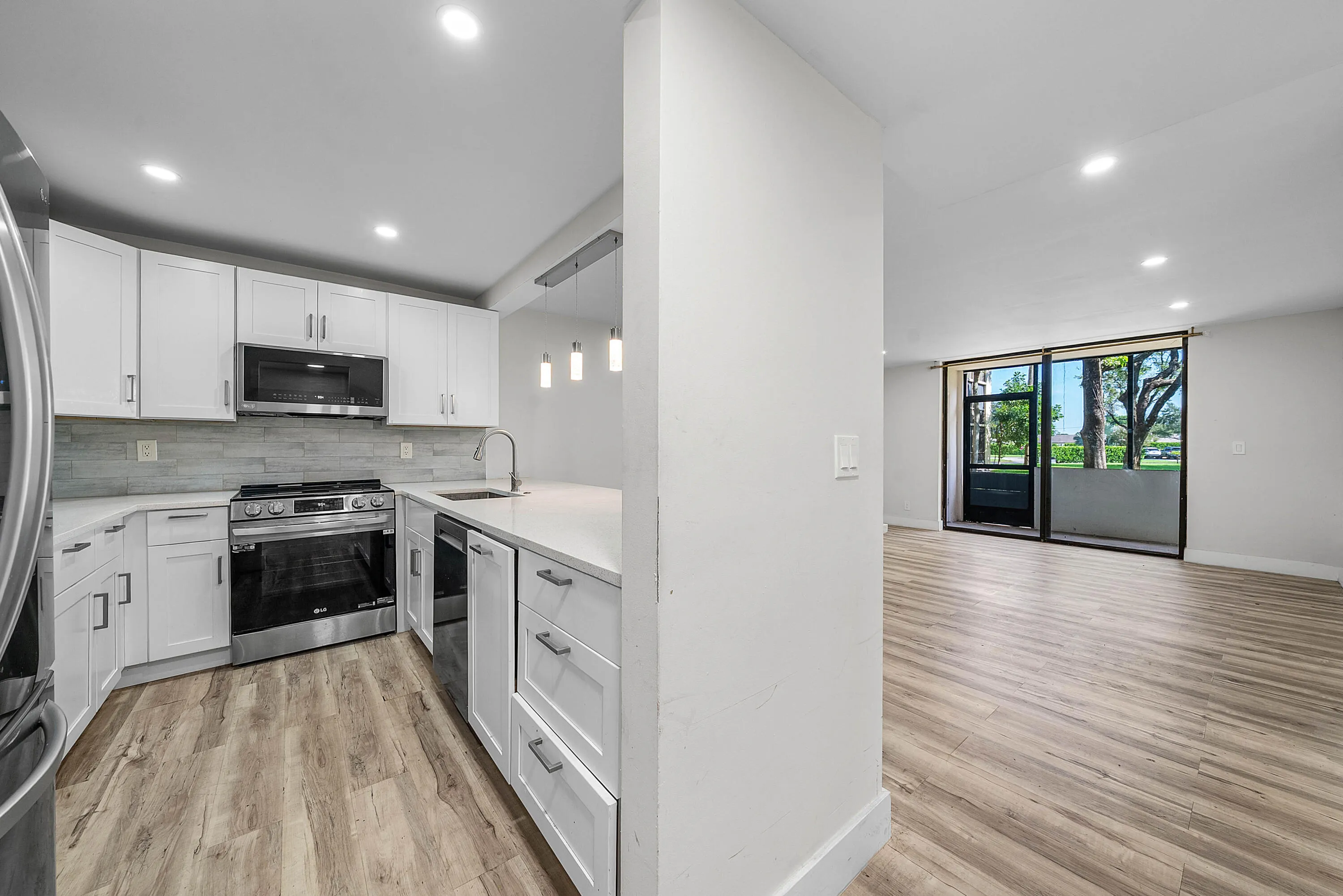 008-5190LasVerdesCircle-105-DelrayBeach-