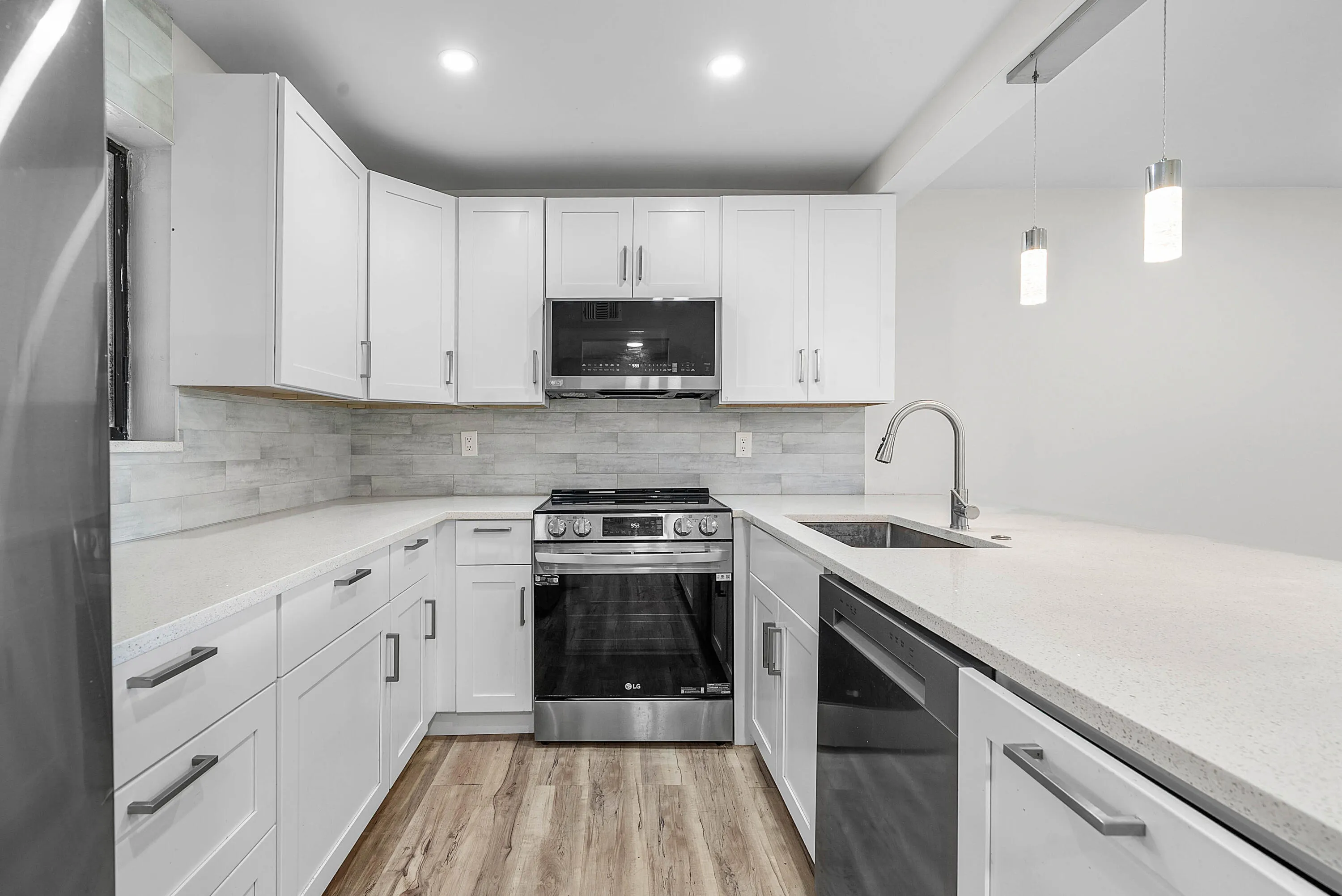 005-5190LasVerdesCircle-105-DelrayBeach-