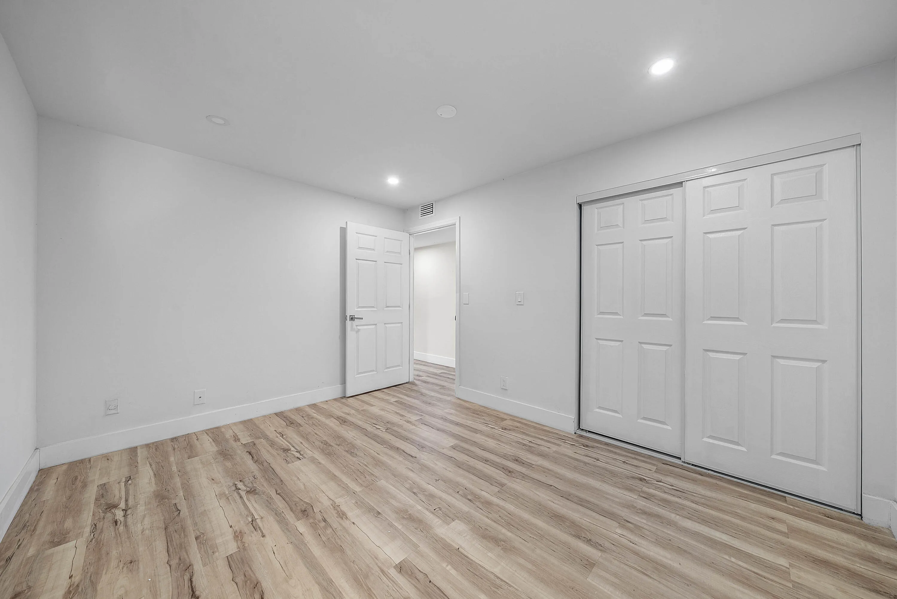 014-5190LasVerdesCircle-105-DelrayBeach-