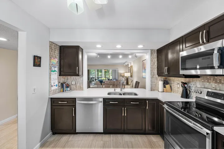 008-11223AspenGlenDrive-BoyntonBeach-FL-