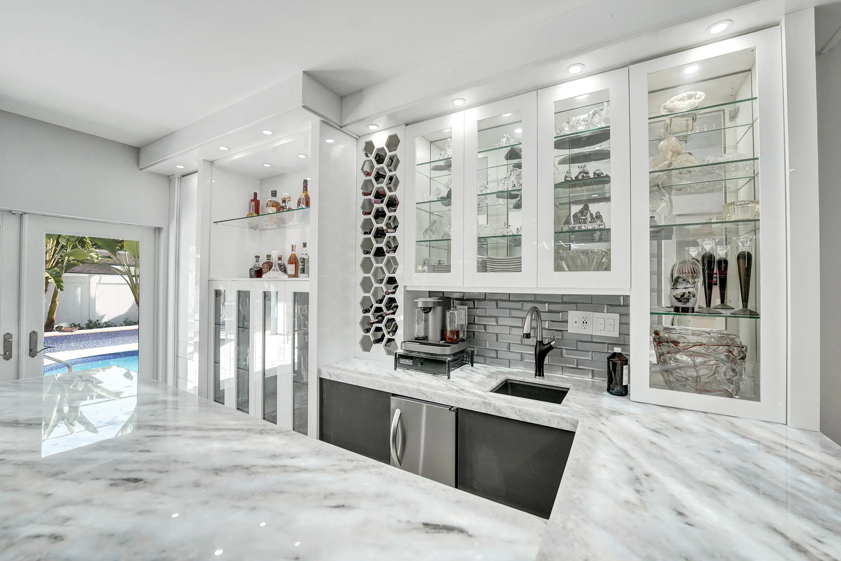 Full wet bar