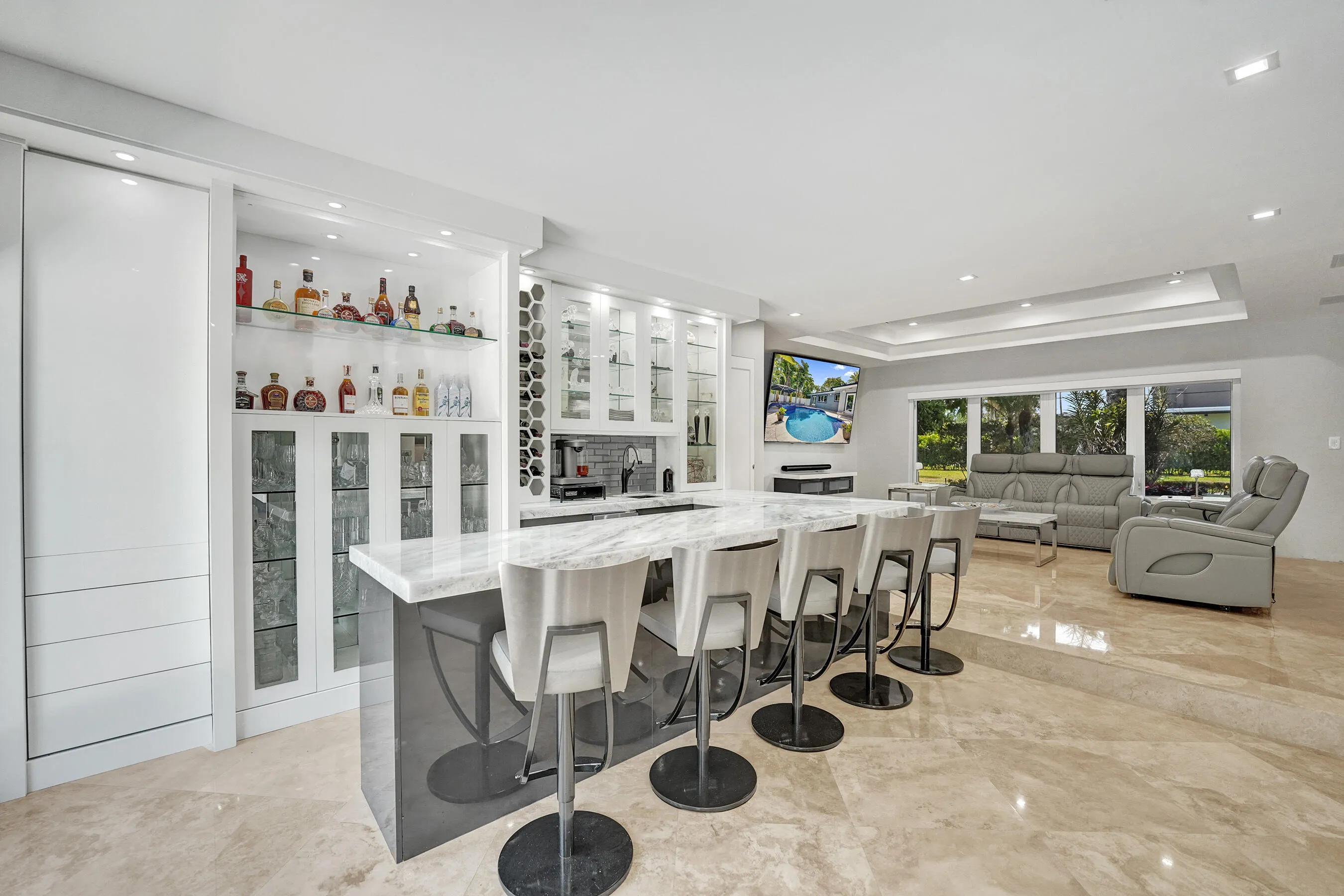 Full wet bar