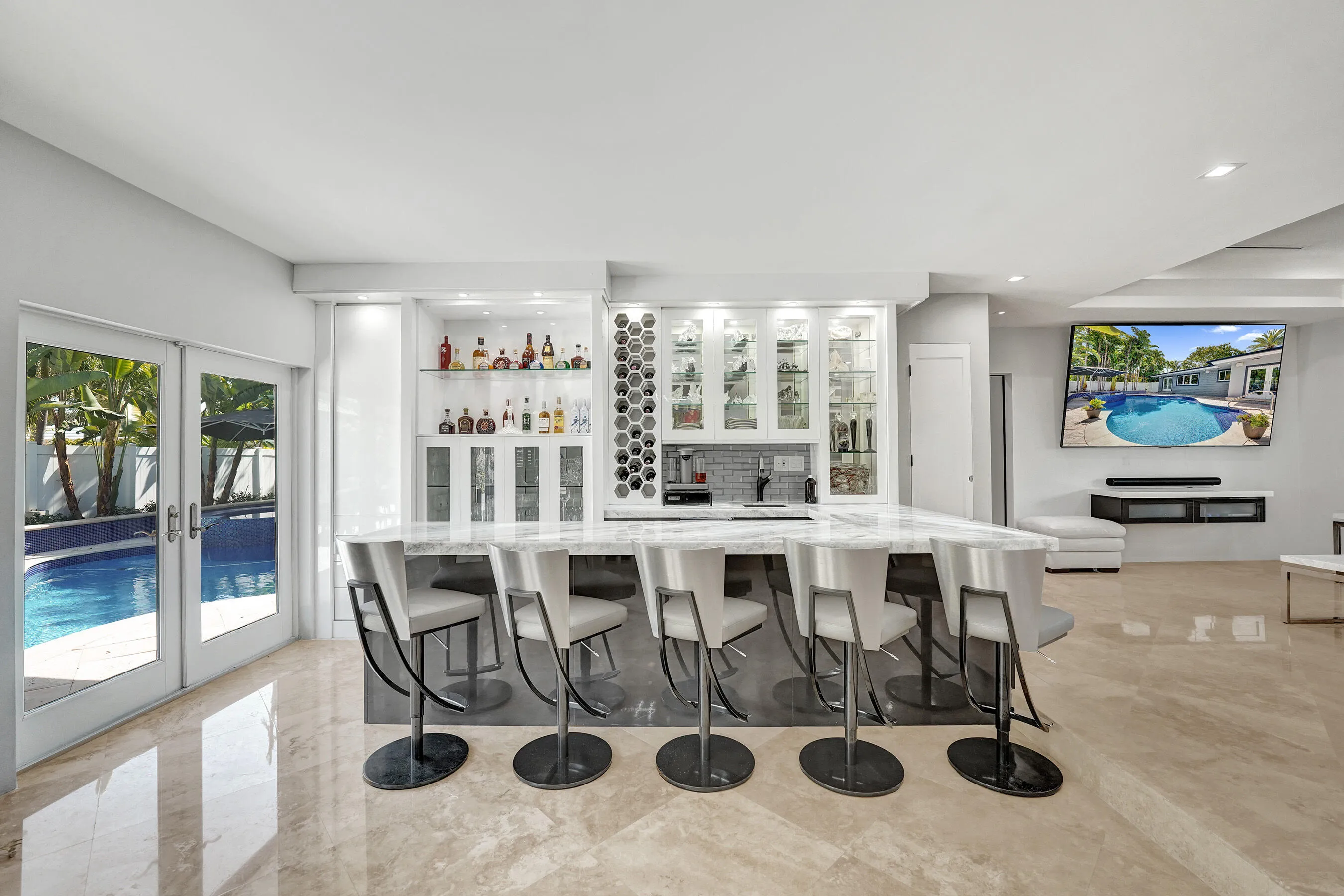 Full wet bar