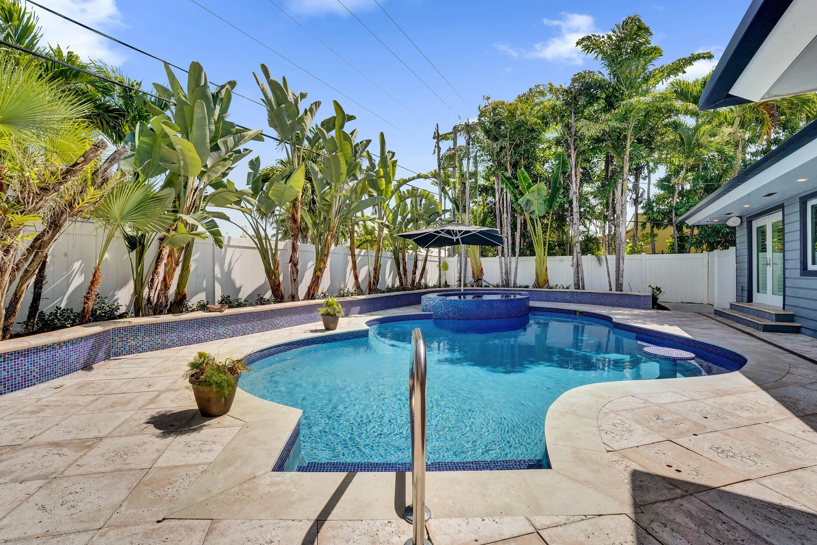 Pool/spa area