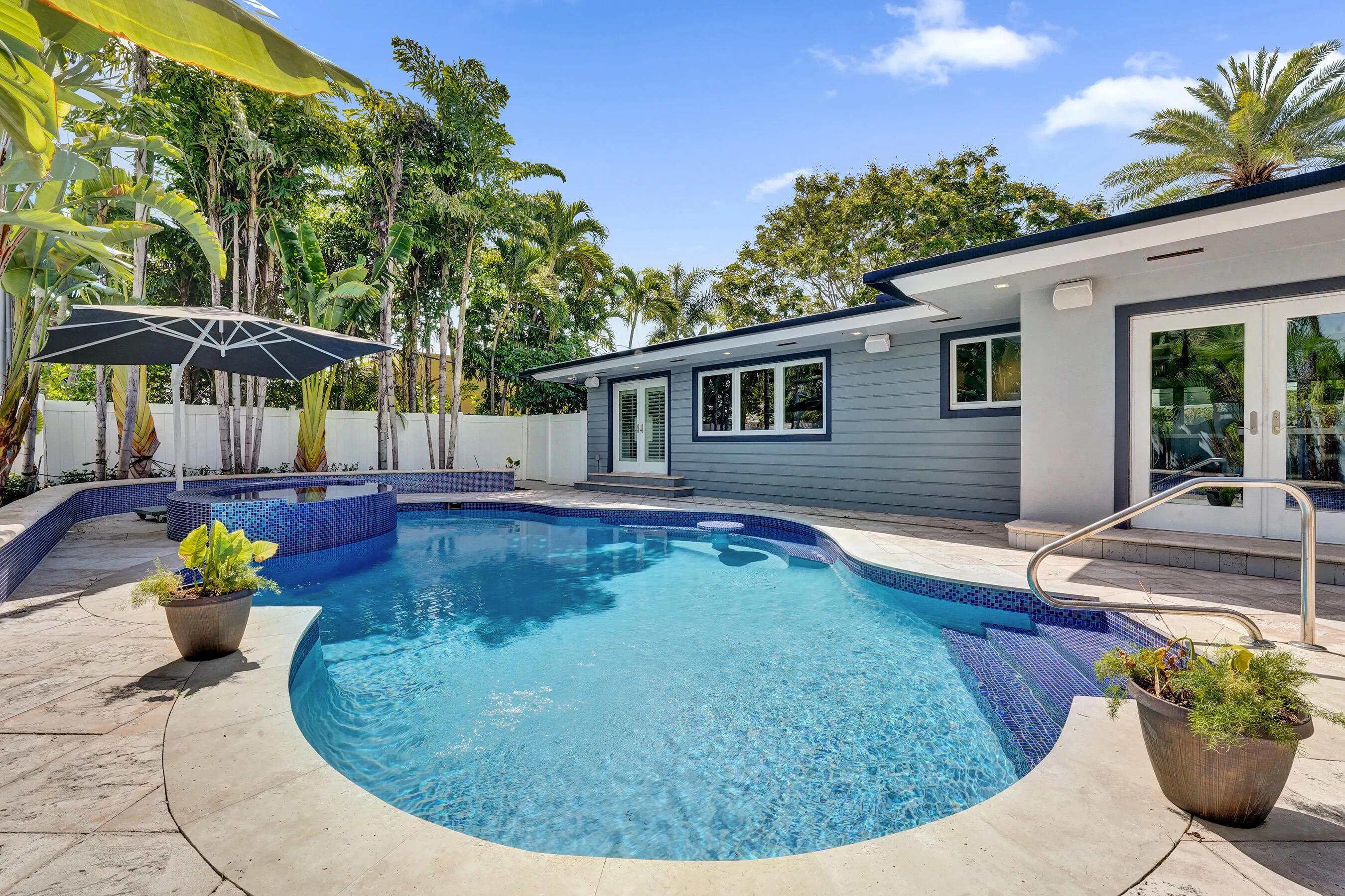 Pool/spa area