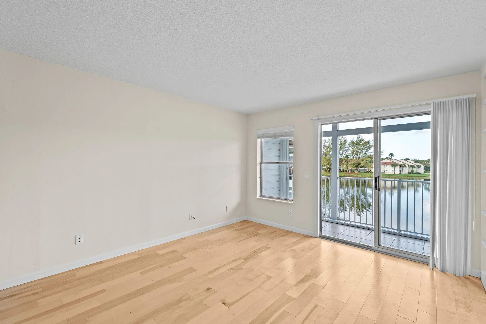 6-web-or-mls-A7403115