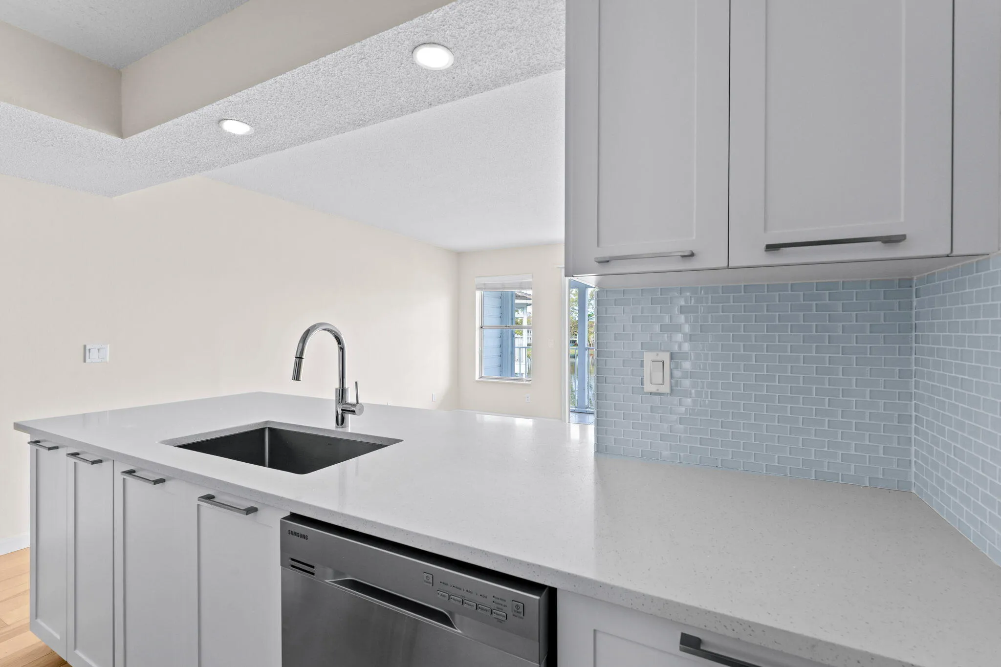 10-web-or-mls-A7403136