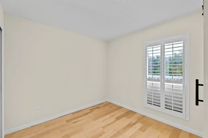 13-web-or-mls-A7403148