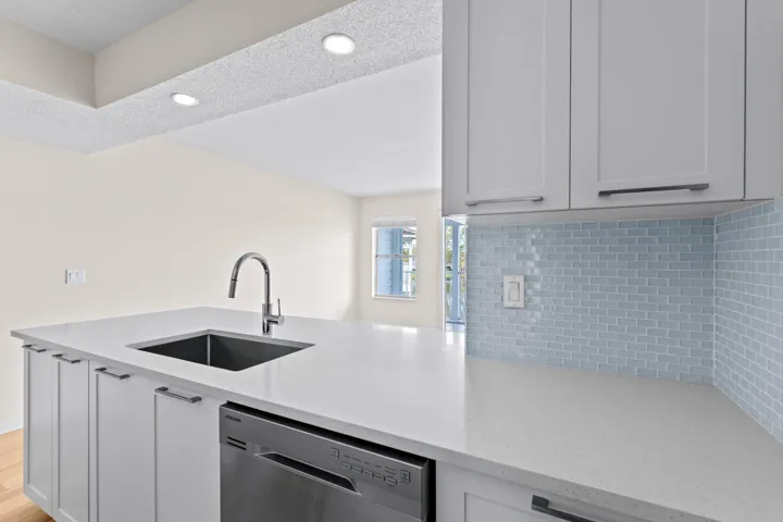 10-web-or-mls-A7403136