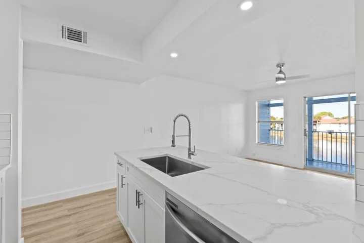 11-web-or-mls-A7405490