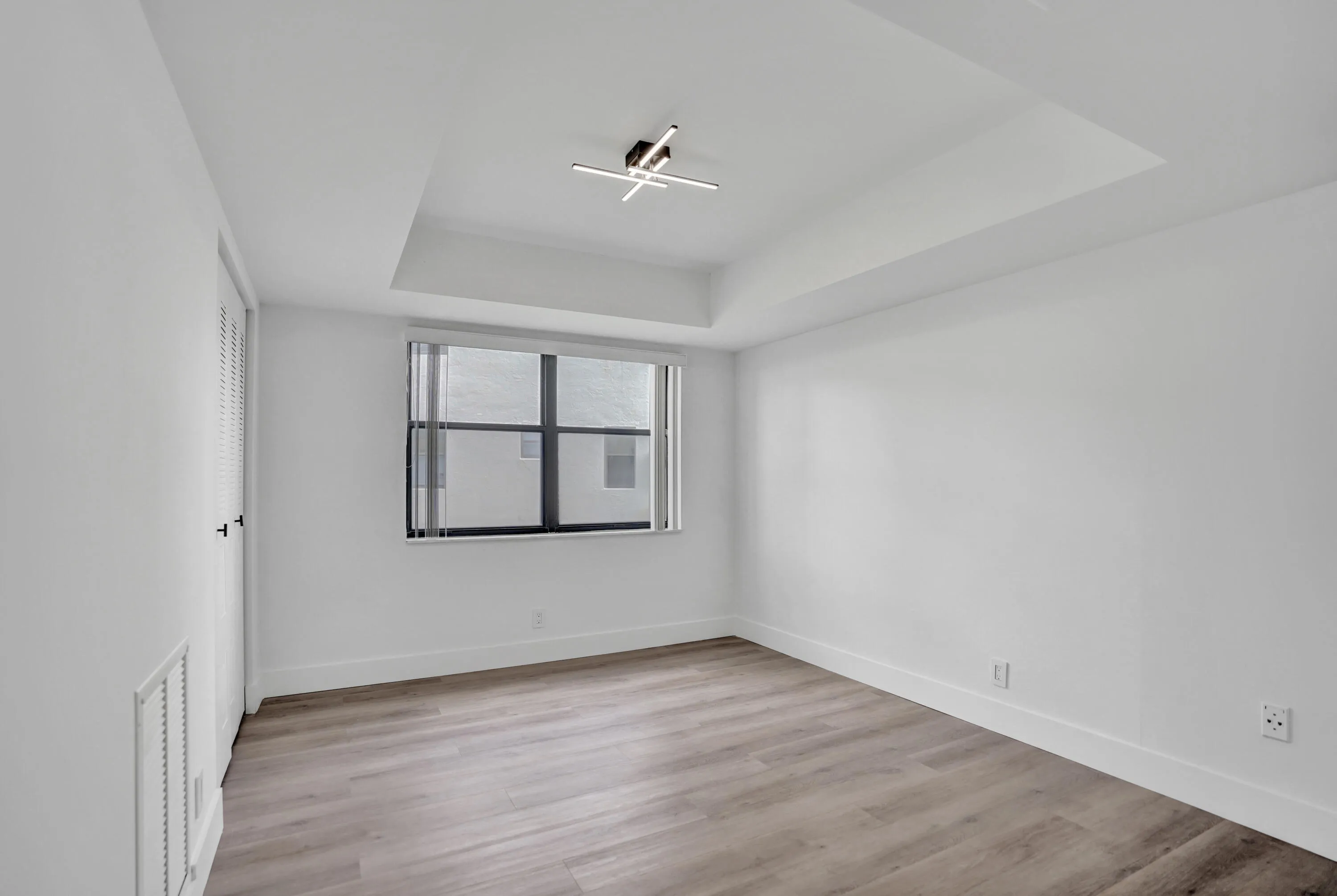 Condo For Sale in Lucerne Pointe
