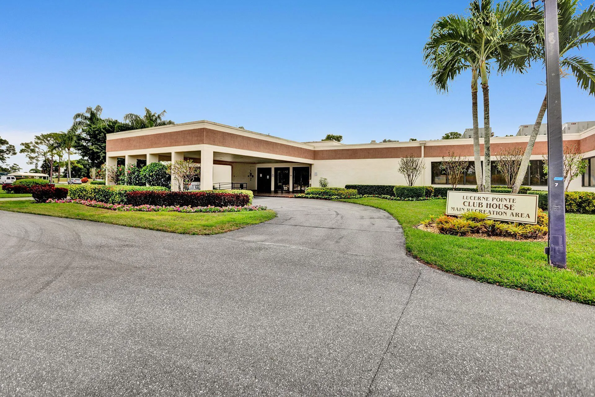Condo For Sale in Lucerne Lakes