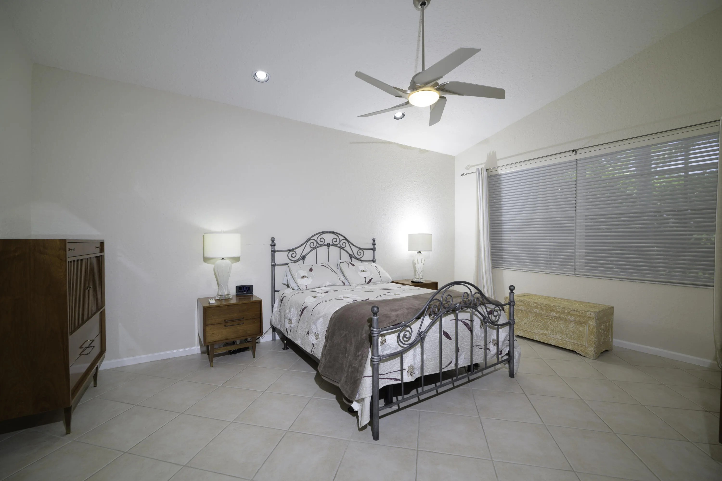 EXTRA LARGE PRIMARY SUITE