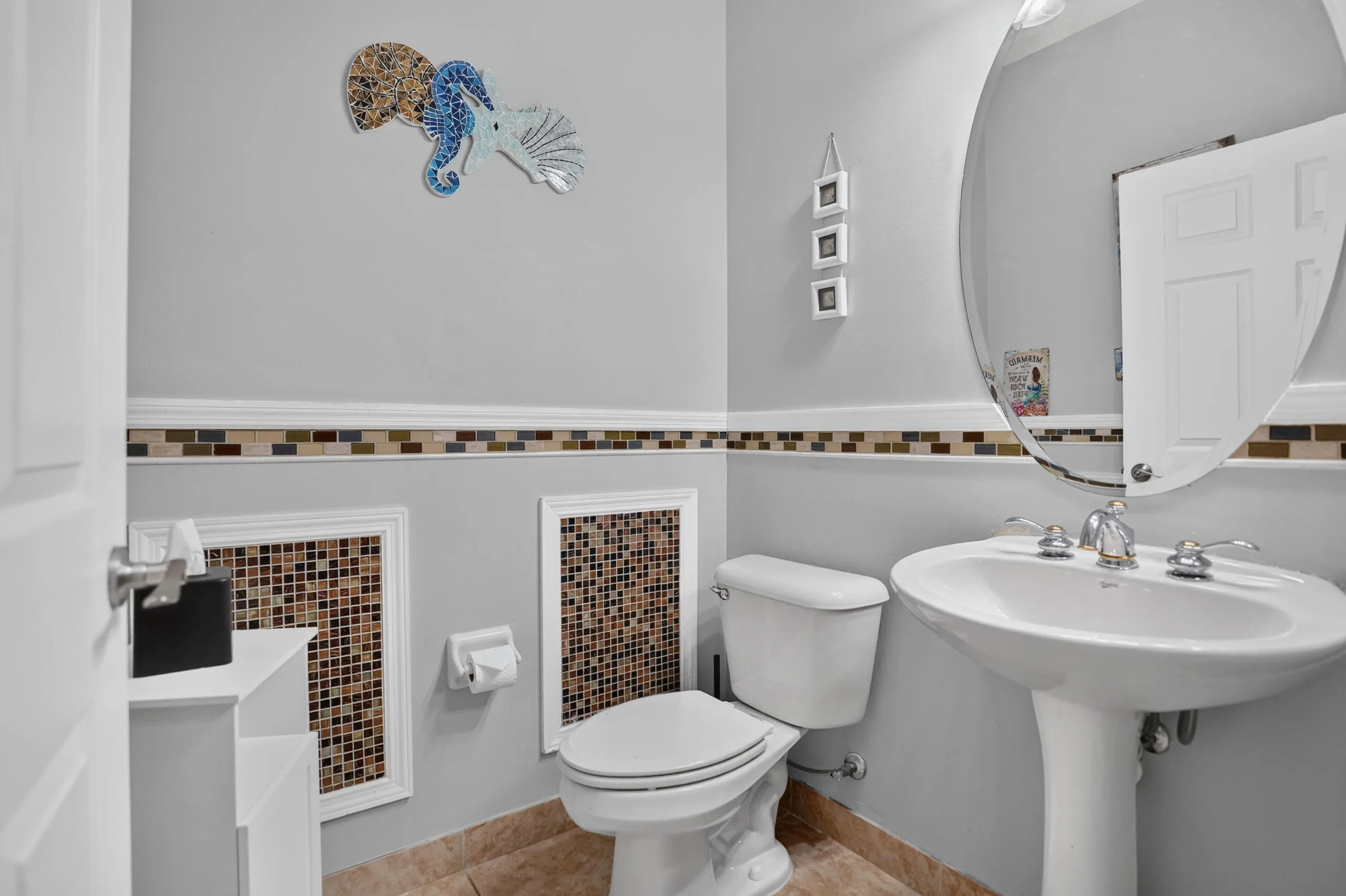First floor 1/2 bath