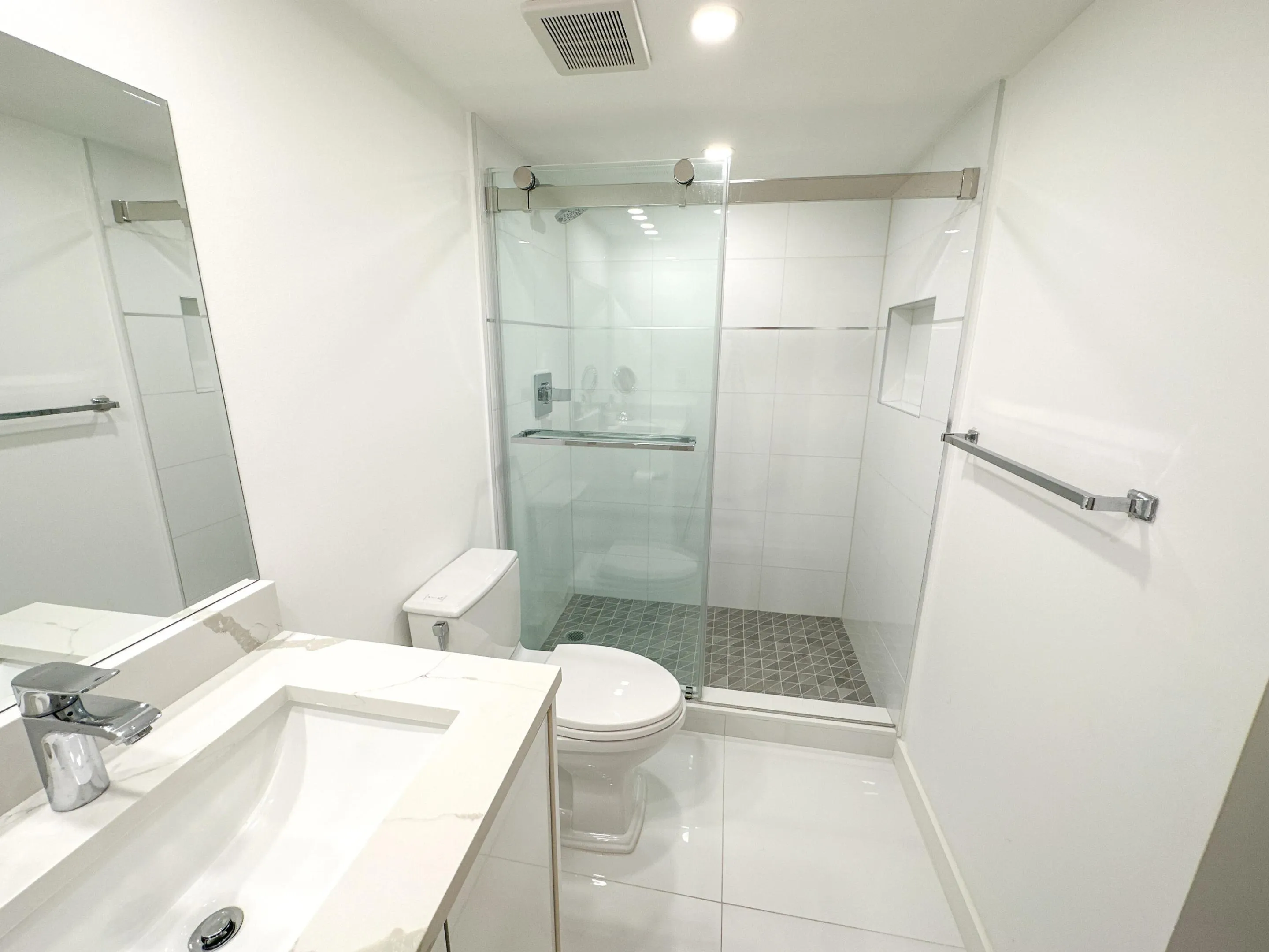 18. Apartment - Guest Bathroom (1)