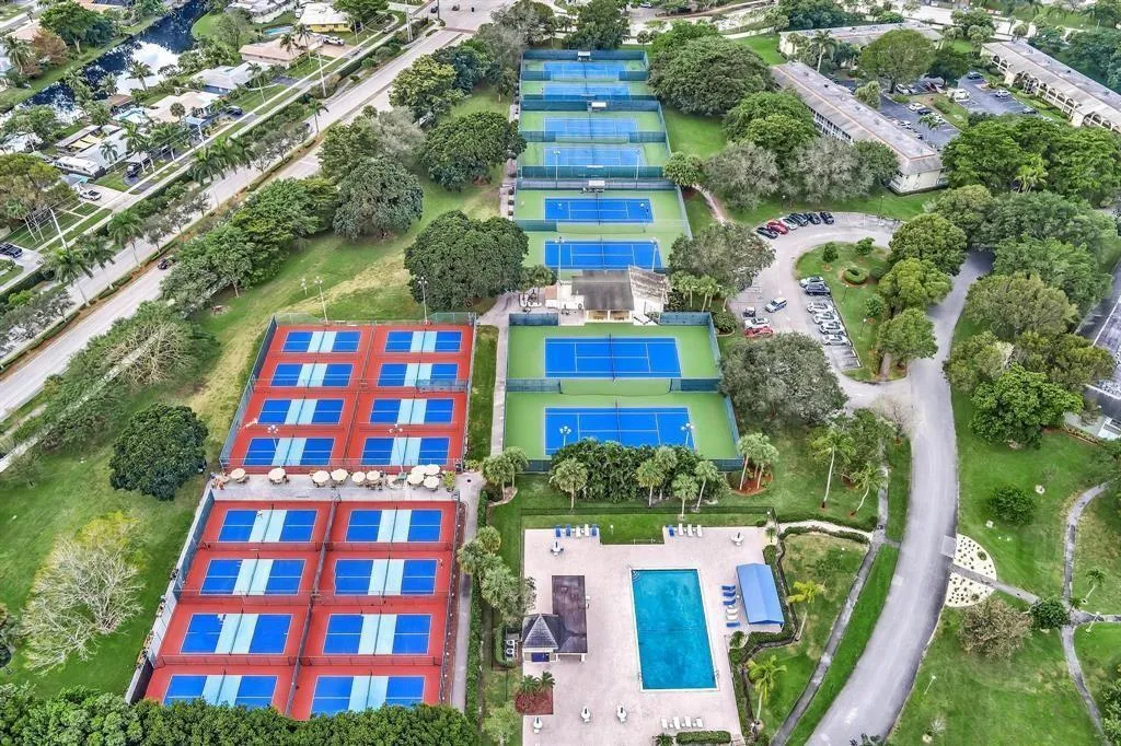 Raquetball Courts