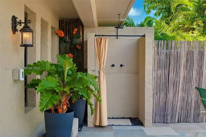 Private Courtyard w/ Outdoor Shower