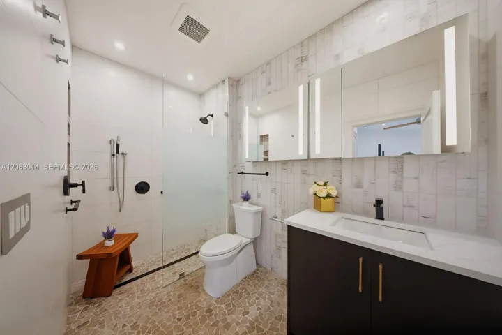 Guest Bathroom 2