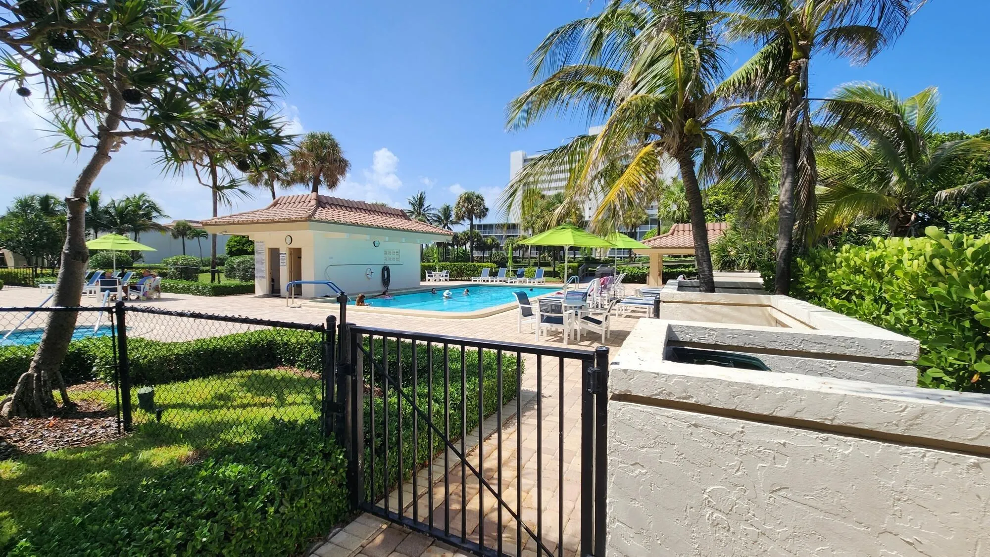 2 Pools & Hot Tub