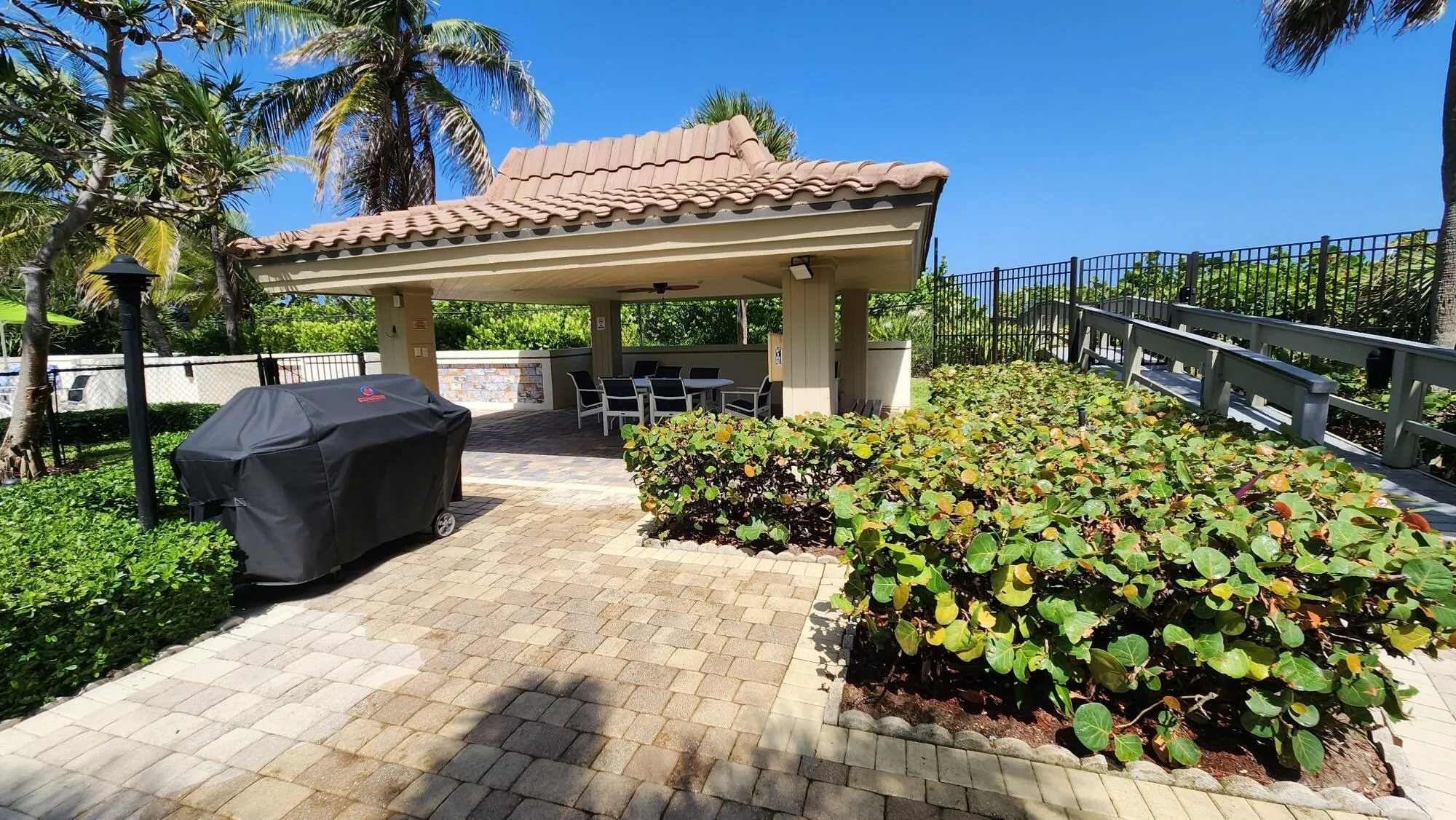 Cabana w Grill