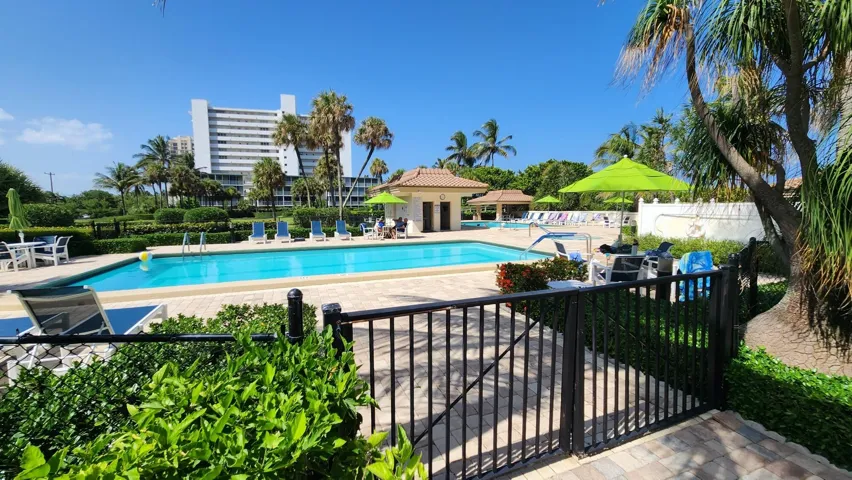 2 Pools & Hot Tub