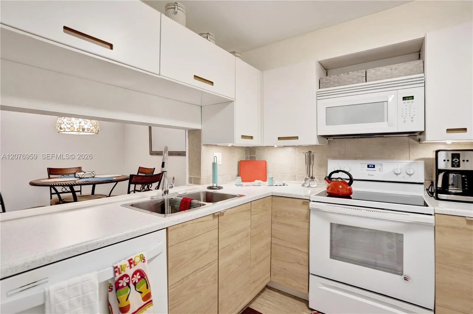 Modern and efficient use of Storage and counter usage, Stay engaged with the dining room