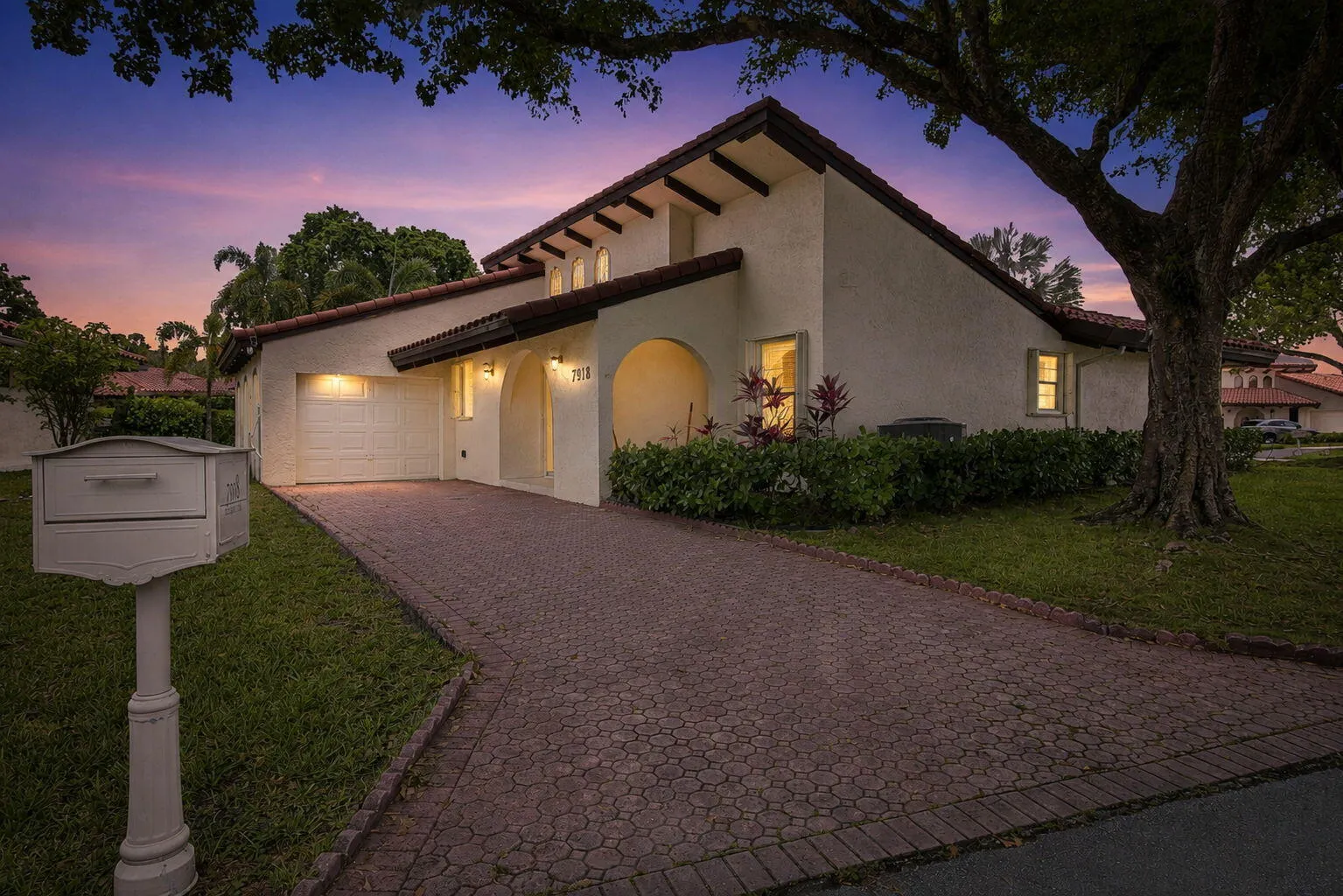 7918 HIBISCUS CIR