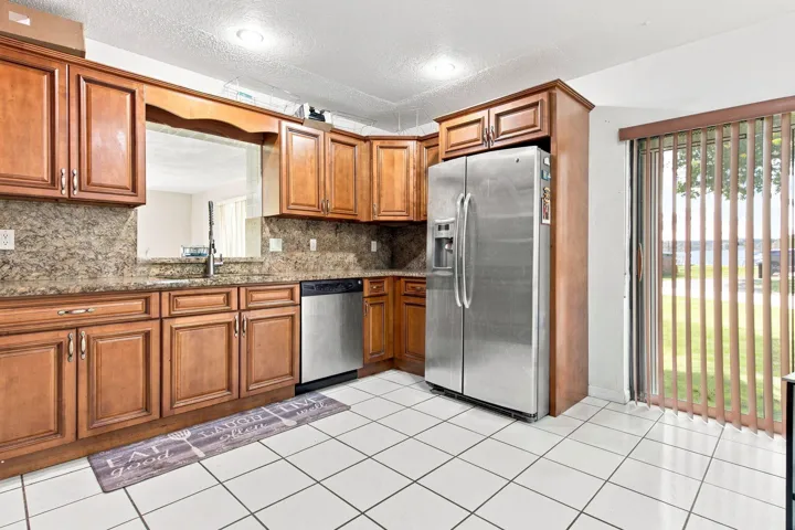 7918 HIBISCUS CIR 24